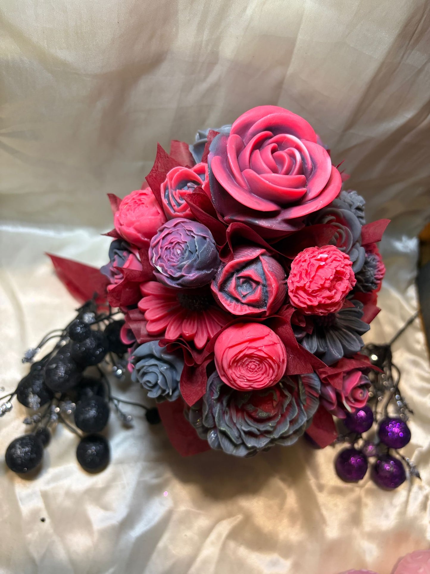 Luxury Soy Wax Candle Bouquet – Red & Black