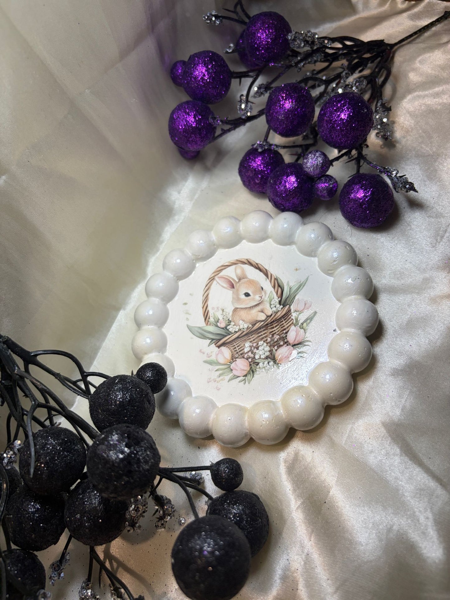 Easter Round Beaded Tray – Bunny in Basket